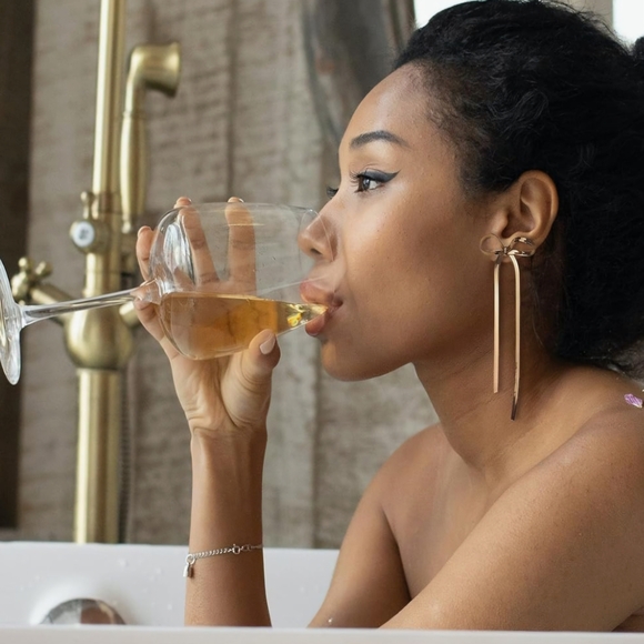 Elegant Gold Bow Earrings - Picture 3 of 6